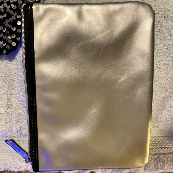 Women's purses. Brand new never used. NWOT. By Kendall and Kyle. - Picture 3 of 8